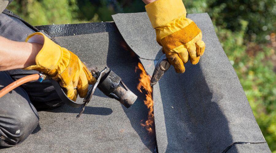 Professional gutter cleaning in Mooresville, NC